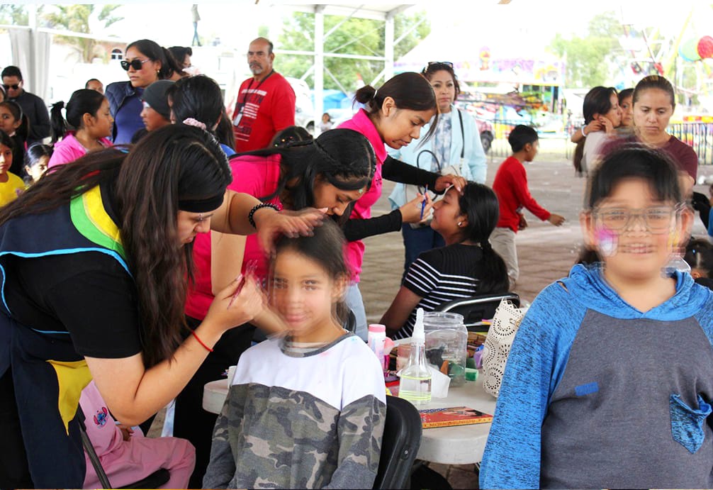 Chiautempan celebra a su niñez y juventud con música y pintacaritas en la Feria del Sarape